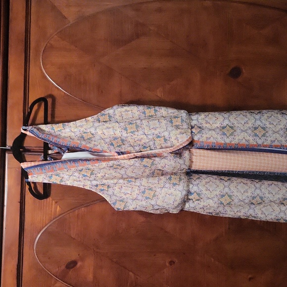 Ana sleeveless, boho, pull on, V neckline, free flowing w/lining - Picture 1 of 9